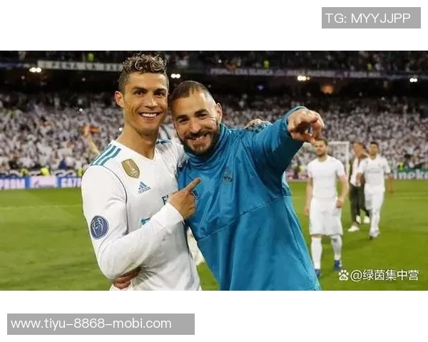 本泽马心目中的最佳足球阵容揭晓大罗C罗梅西领衔锋线小罗齐达内入选